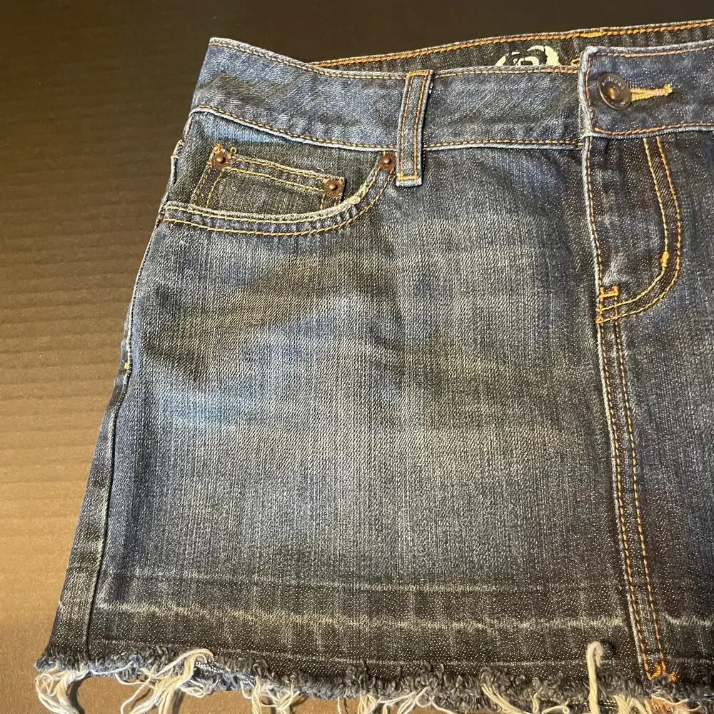 Bullhead women's denim mini skirt size 5 frayed hem jean skirt festival Y2K